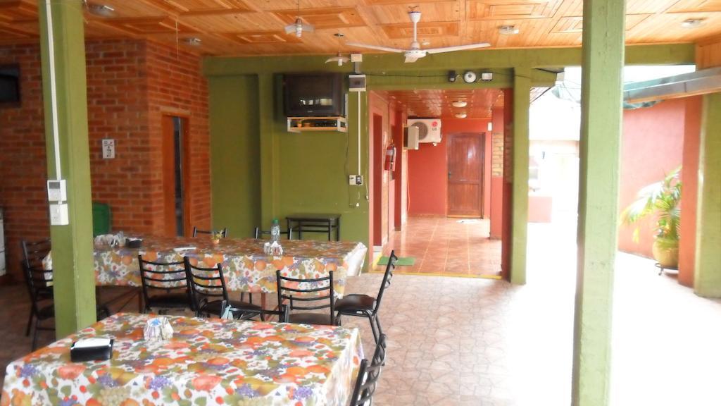 Residencial Arcoiris Hotel Puerto Iguazú Habitación foto